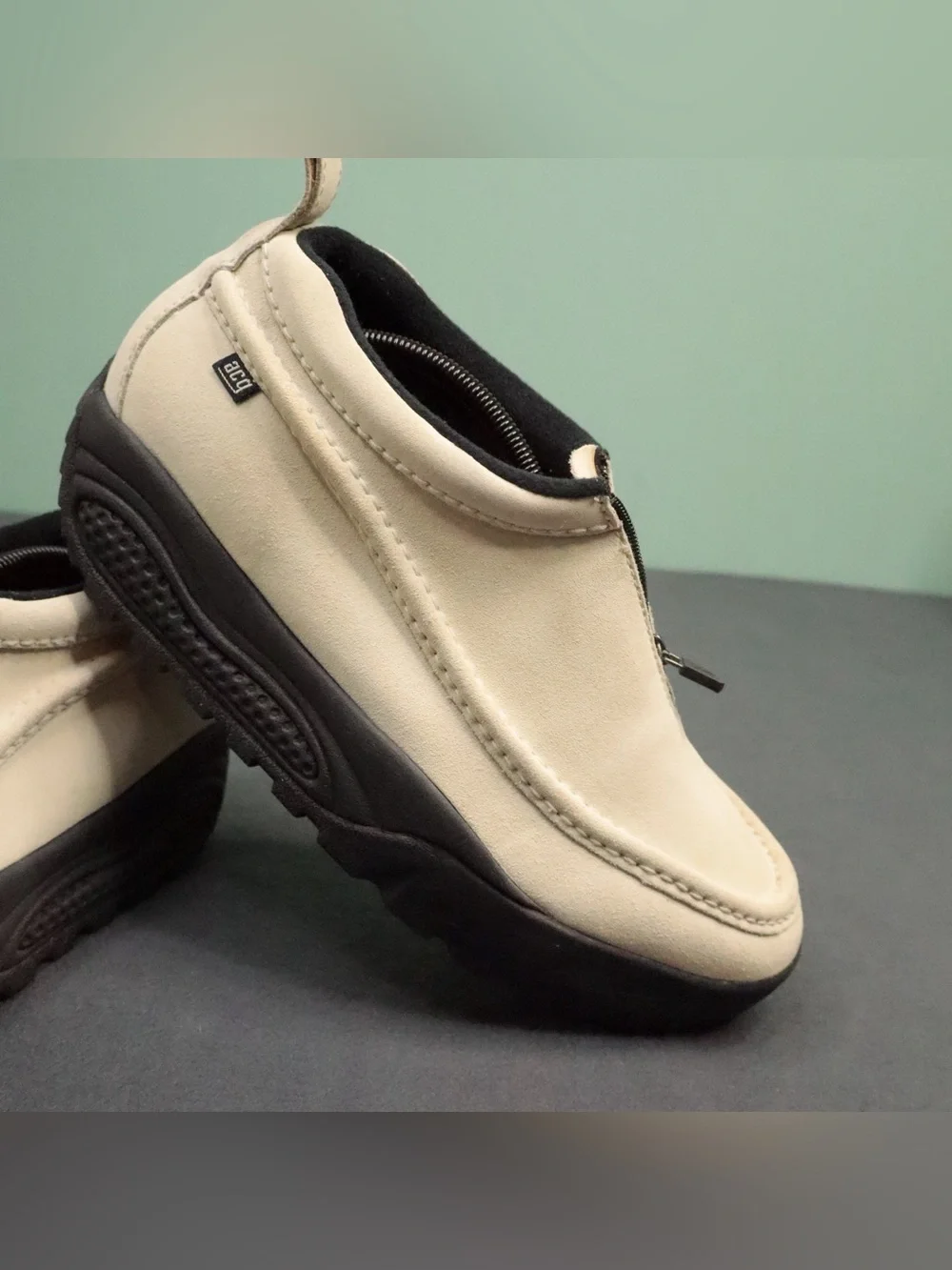 Vintage 2000 Nike ACG Izy Zip Slip On Moccasins Cream Beige Mens Size 11 Y2K